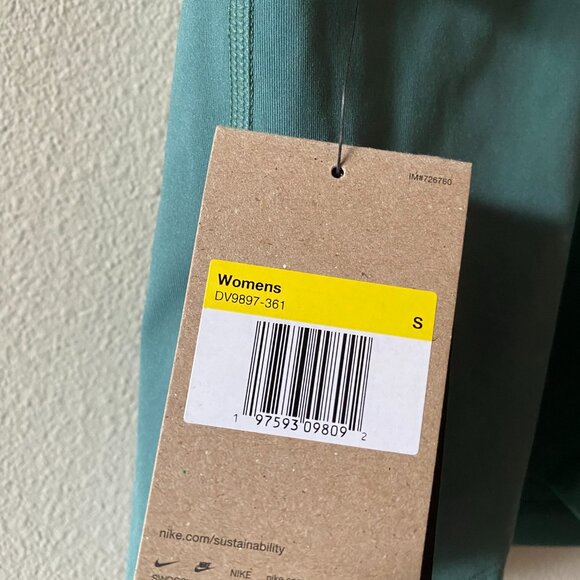 Nike Swoosh Tank - Picture 4 of 5